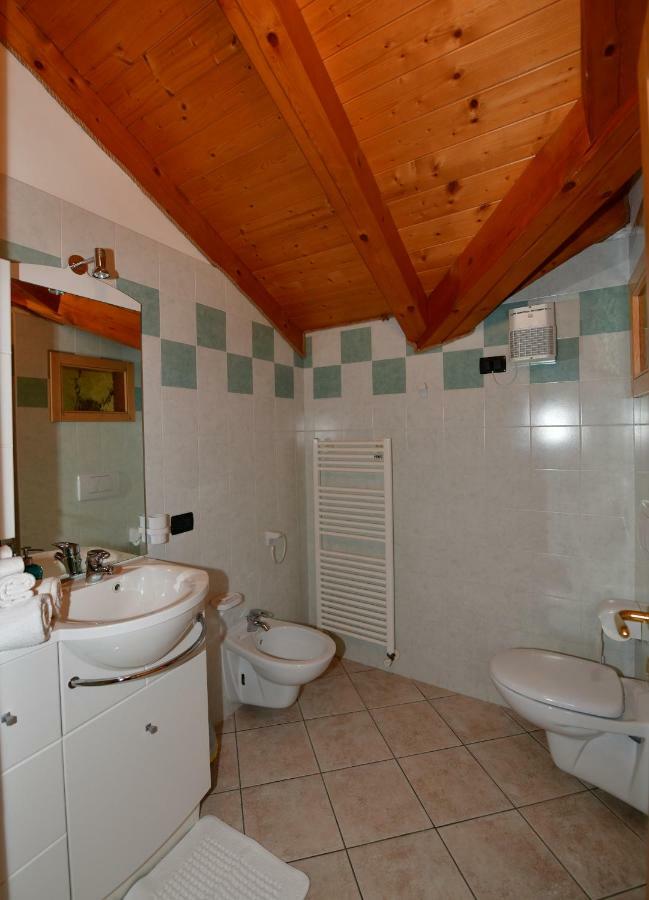 Agritur Volpaia Rooms And Apartments Vermiglio Luaran gambar